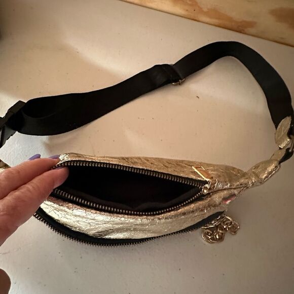 Gold Chain Accent Women's Bag - Picture 3 of 4